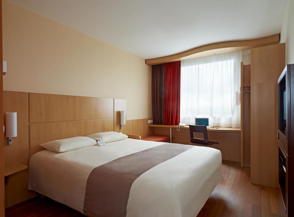 Ibis Stare Hotel 3*